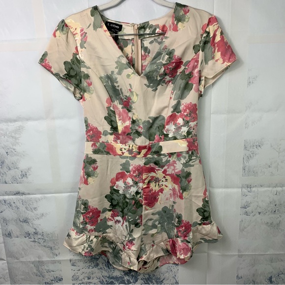 Bebe Floral V-Neck Ruffled Shorts Silky Romper - Picture 2 of 16